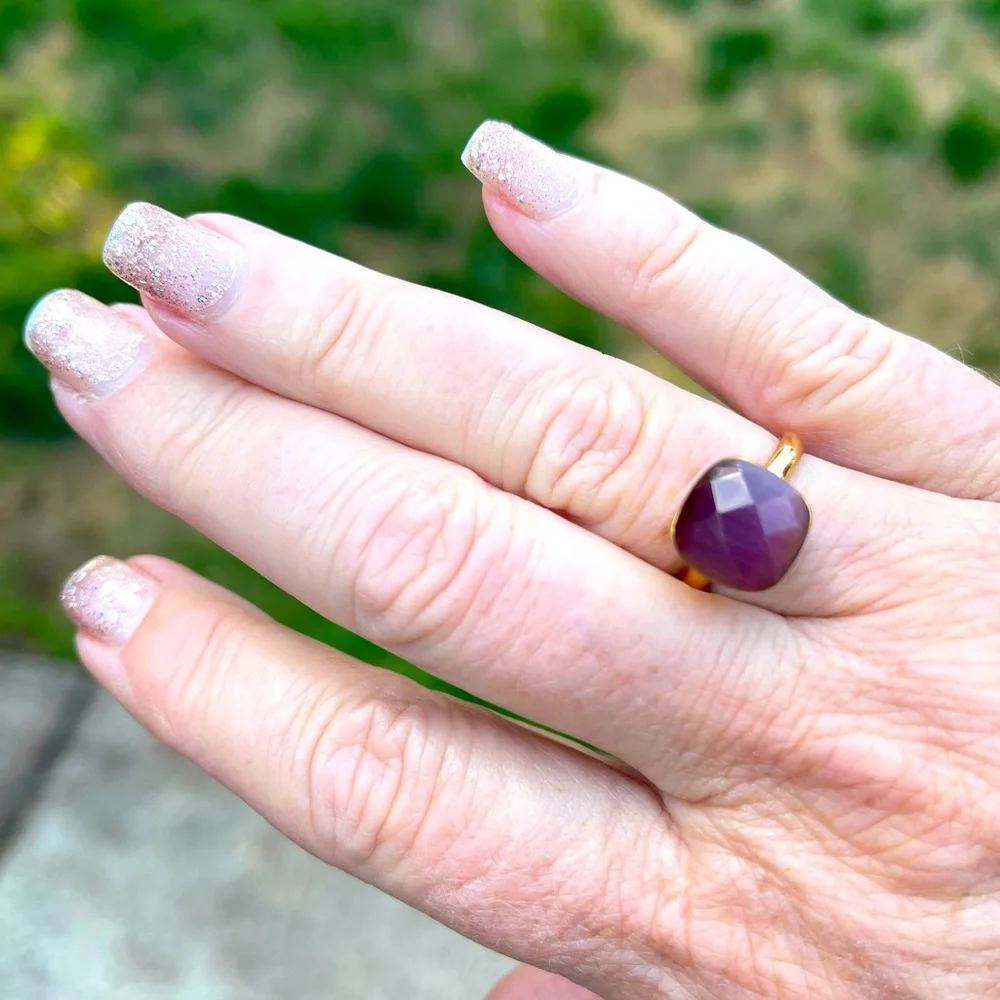 Golden Ring With Purple Stone - Size 7 - Picture 1 of 10